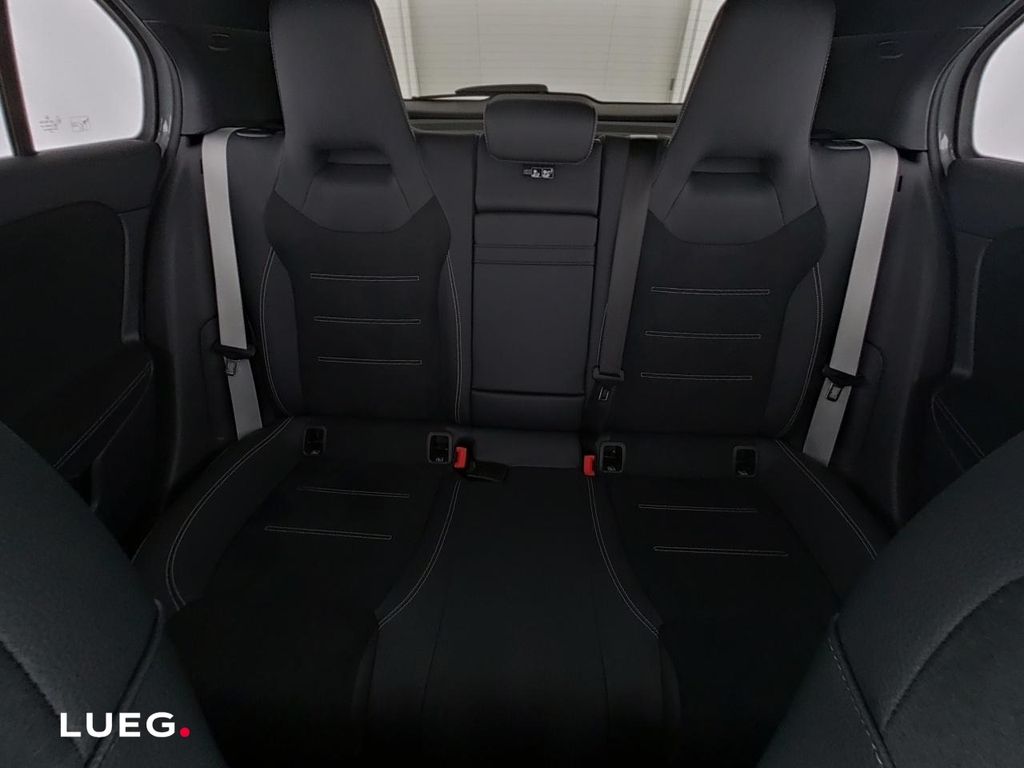 Mercedes-Benz A 220 2025