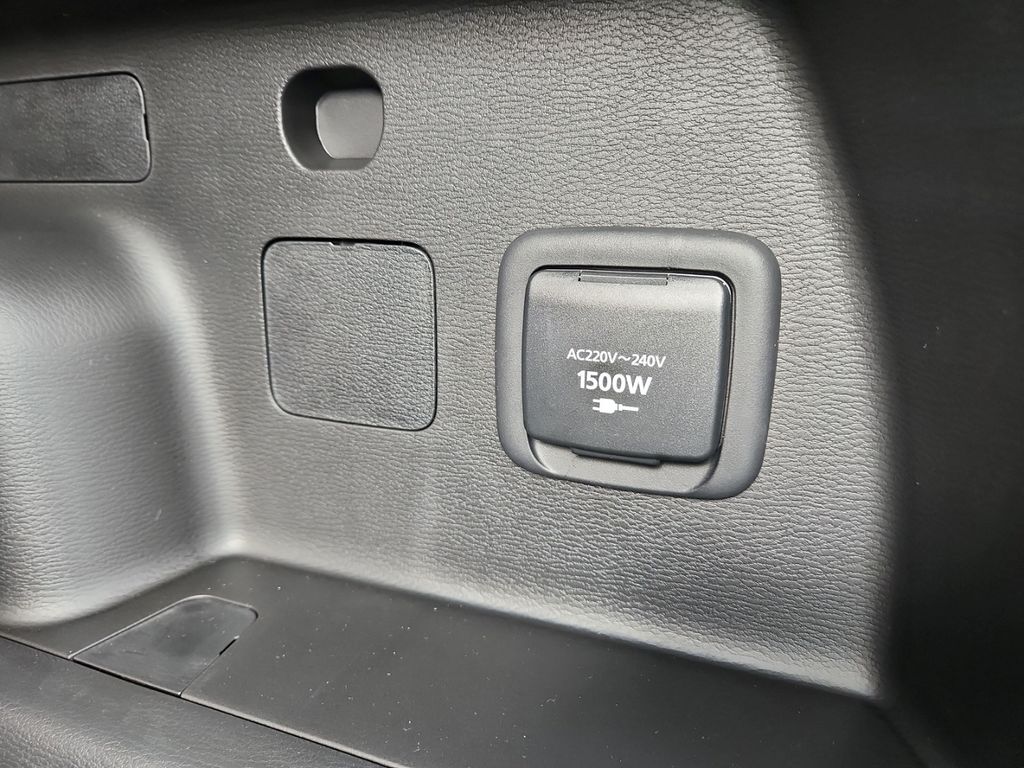 Mitsubishi Plug-in Hybrid Outlander 2025