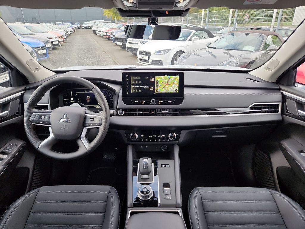 Mitsubishi Plug-in Hybrid Outlander 2025