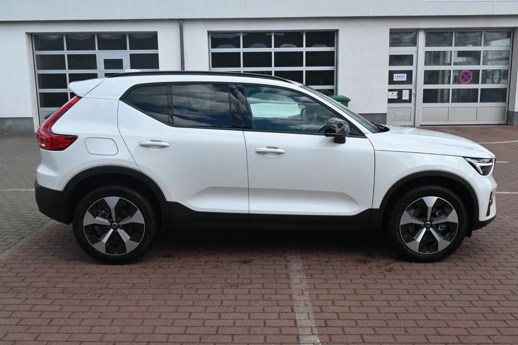 Volvo XC40 2025