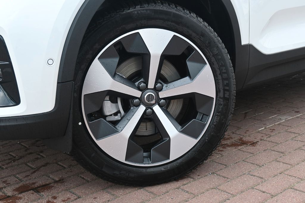 Volvo XC40 2025