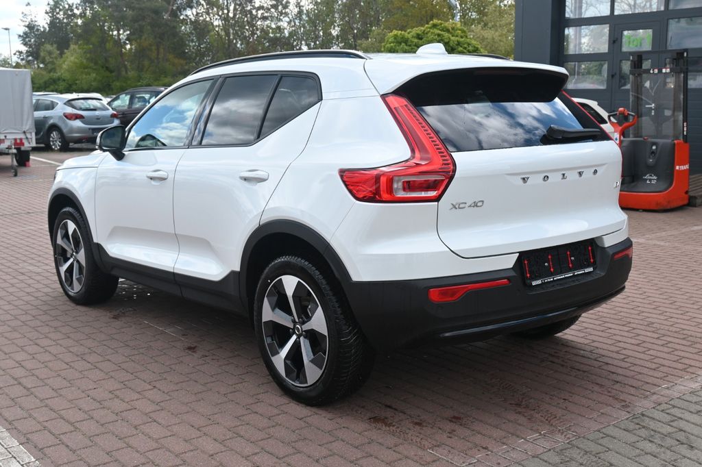 Volvo XC40 2025