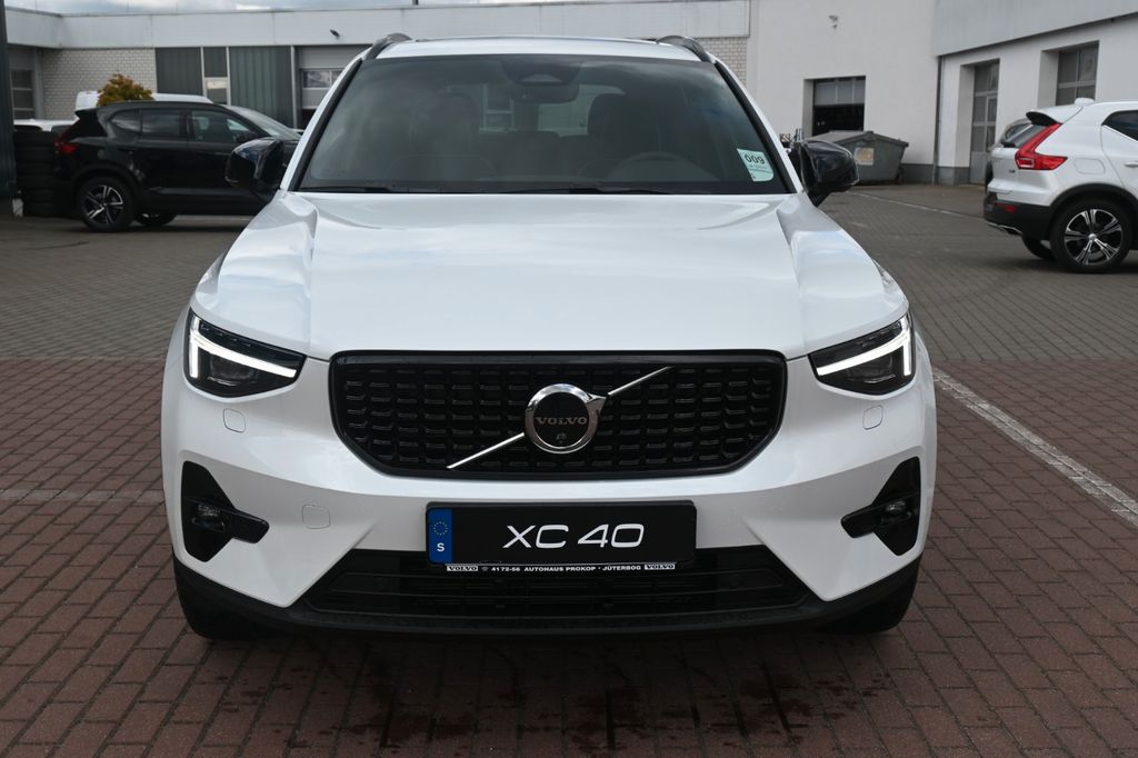 Volvo XC40 2025