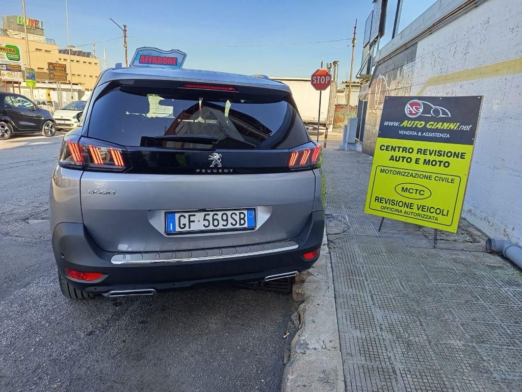 Peugeot 5008 2021