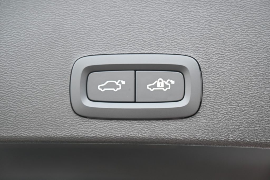 Volvo XC40 2025