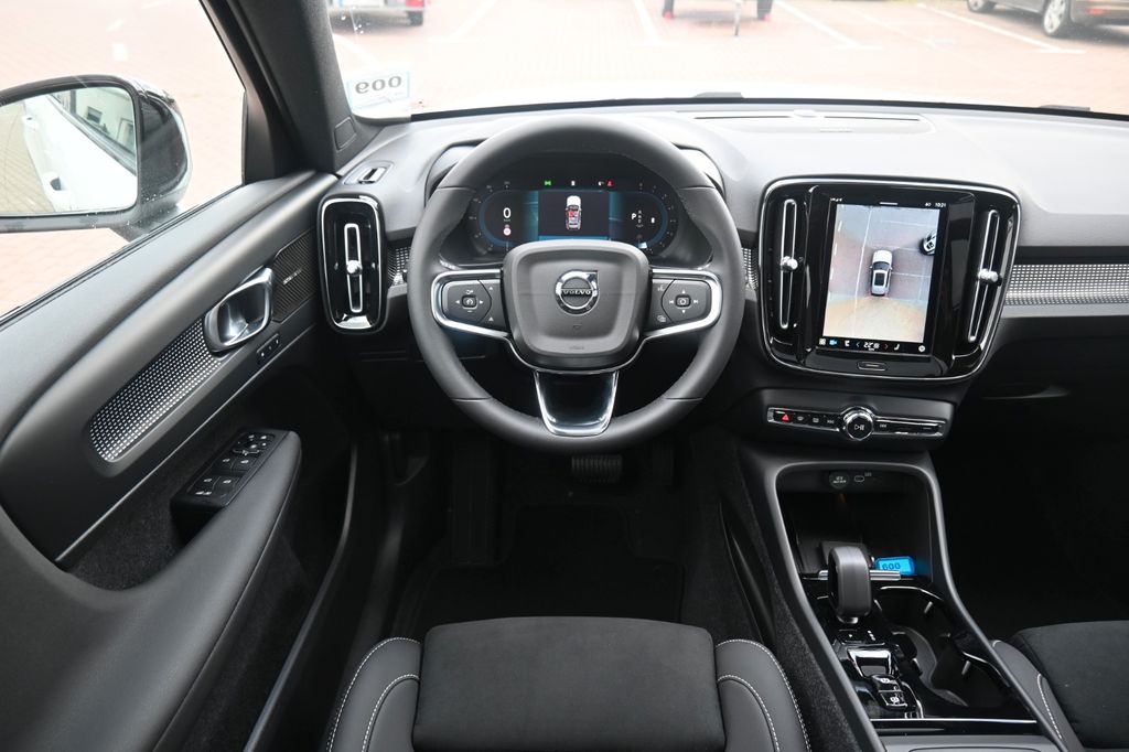 Volvo XC40 2025