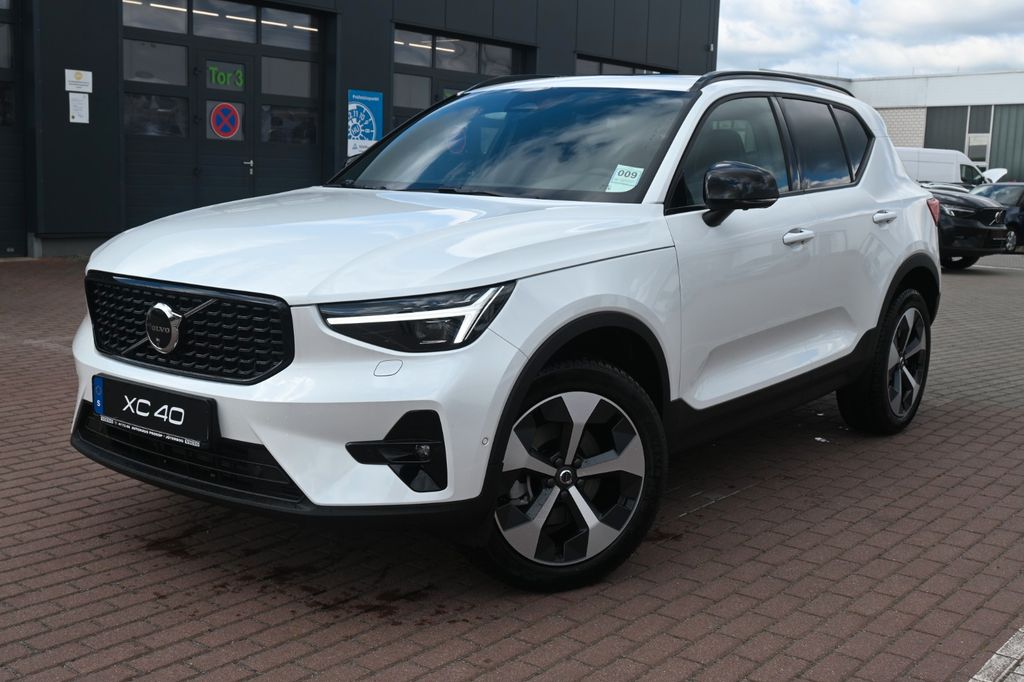 Volvo XC40 2025