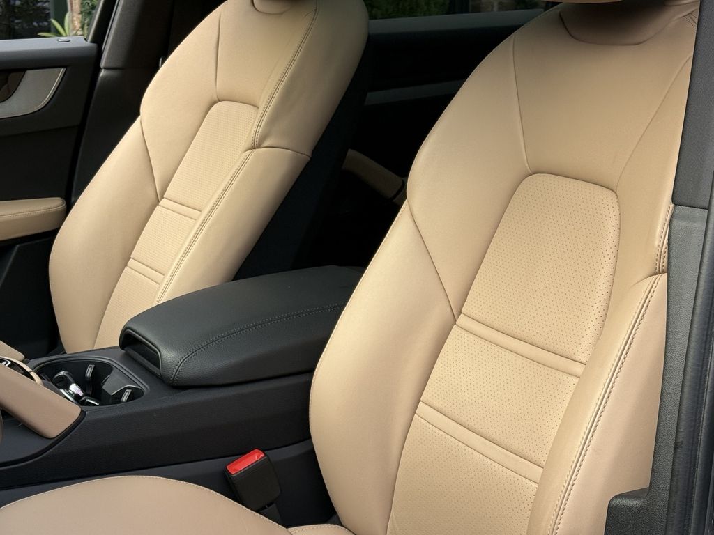 Porsche Cayenne 2025