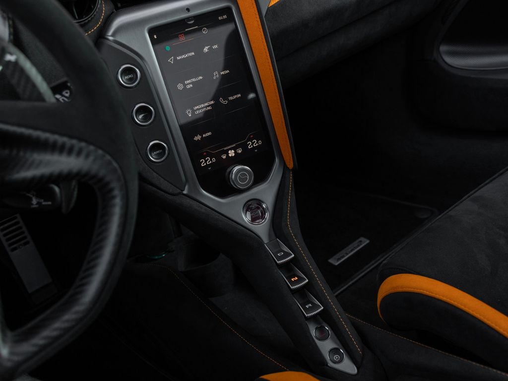 McLaren 750S 2024