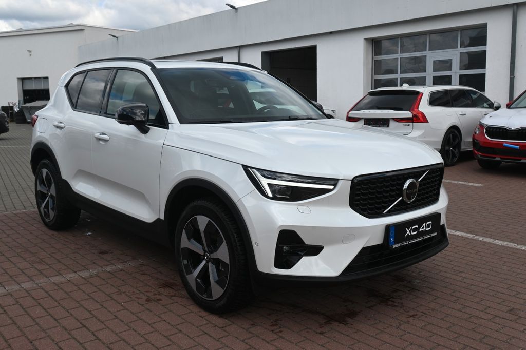 Volvo XC40 2025