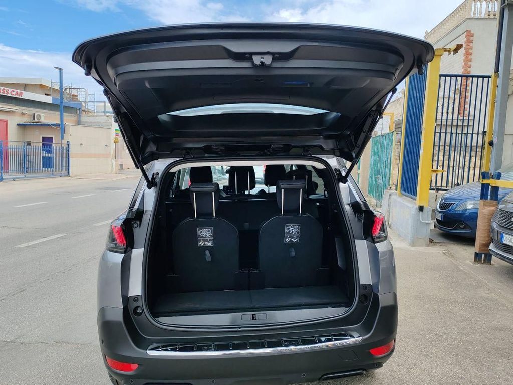Peugeot 5008 2021