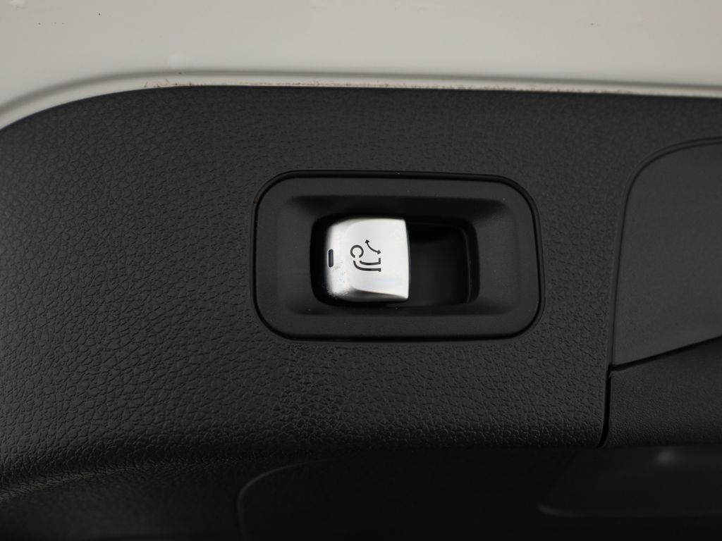 Mercedes-Benz EQC 2021