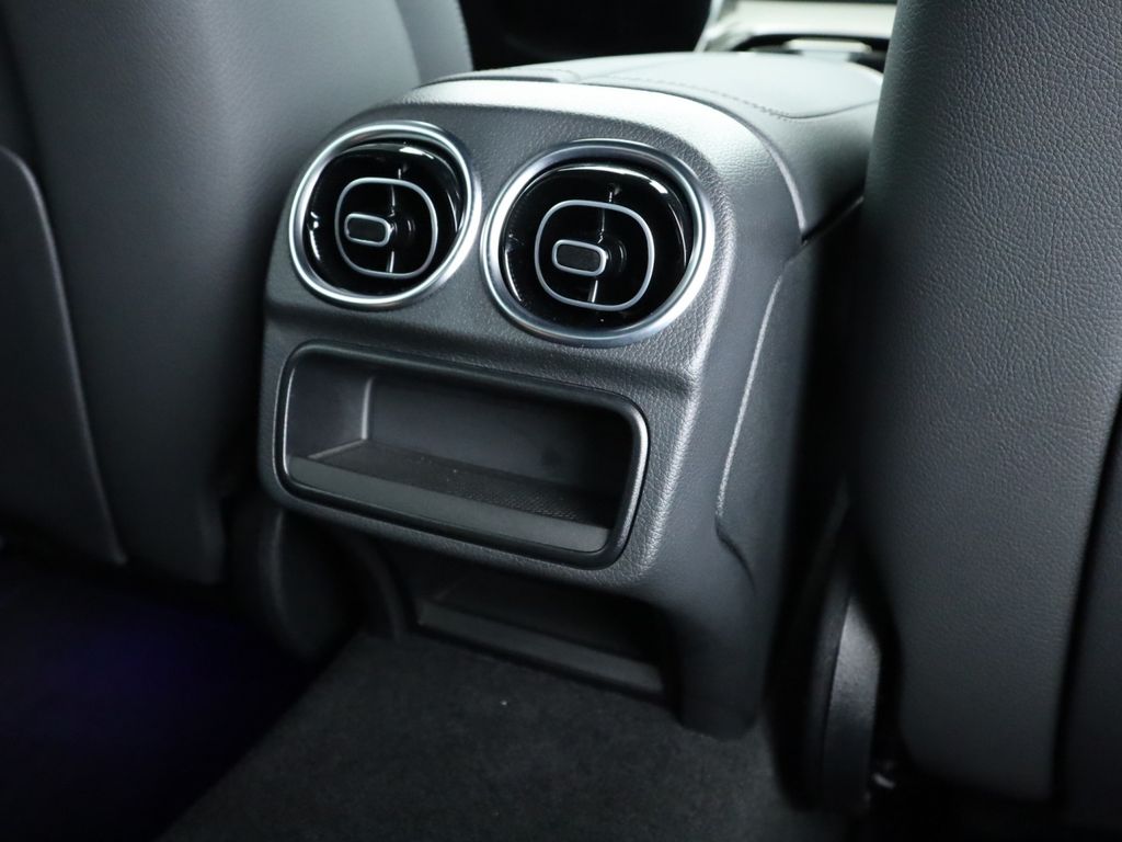 Mercedes-Benz C 300 2025