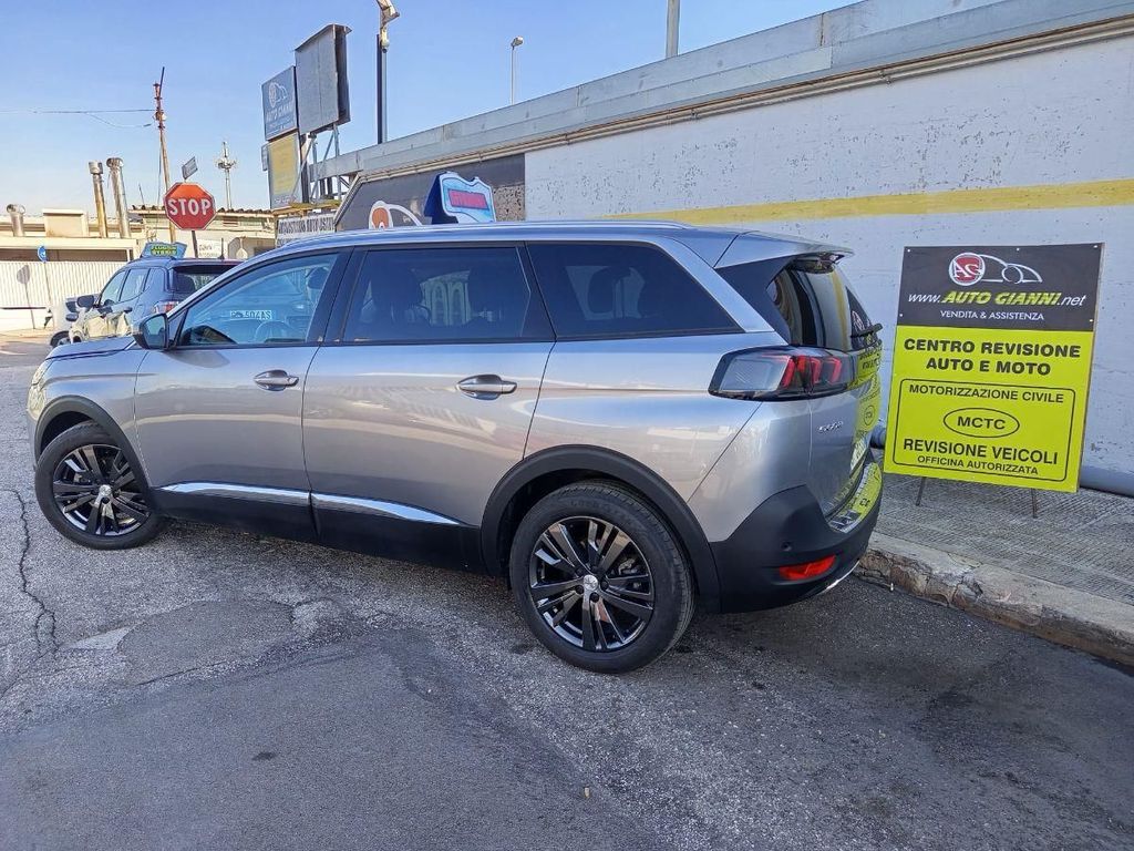 Peugeot 5008 2021
