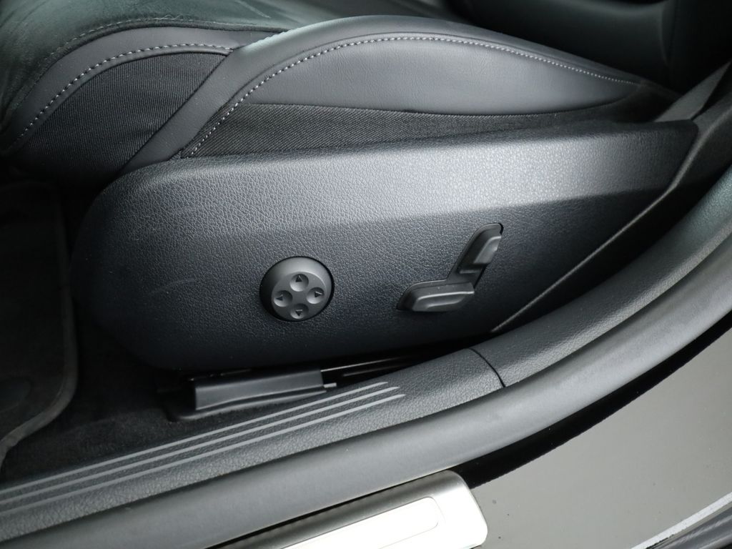 Mercedes-Benz C 300 2025