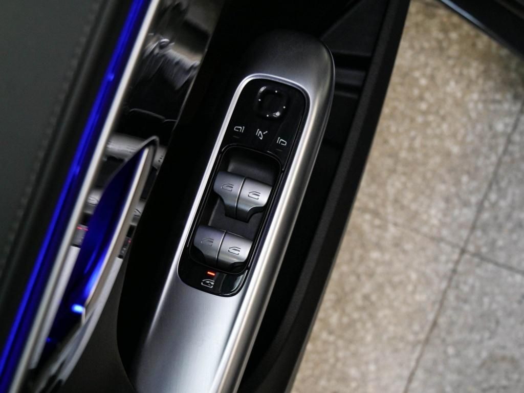 Mercedes-Benz C 300 2025