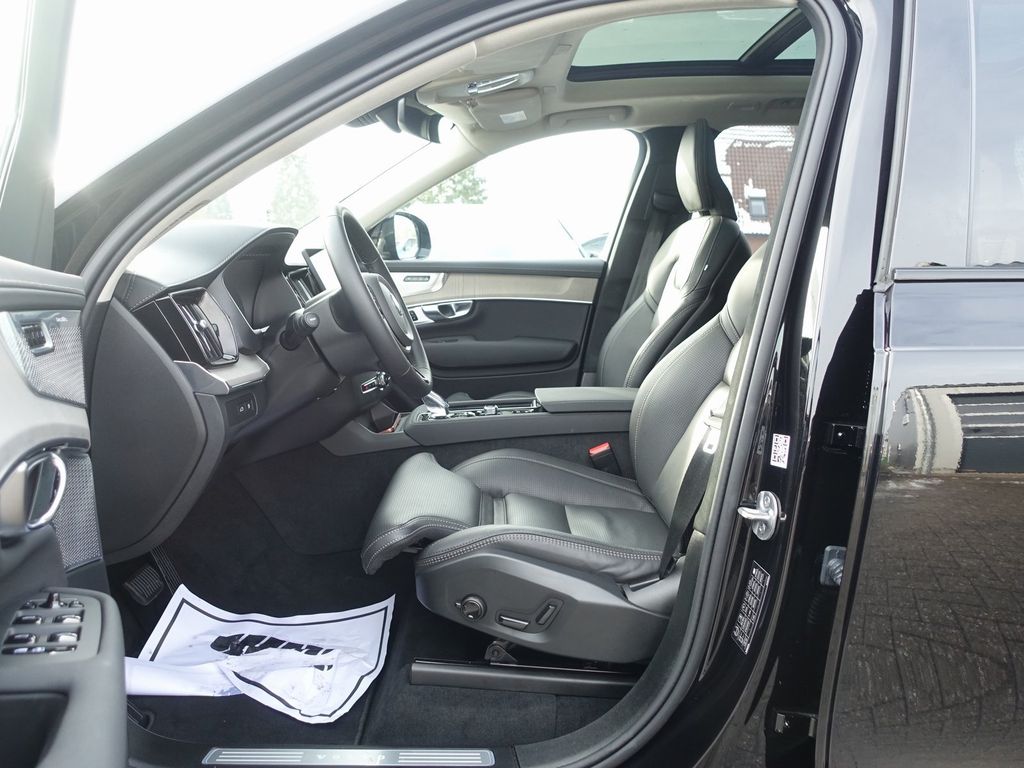 Volvo XC90 2025