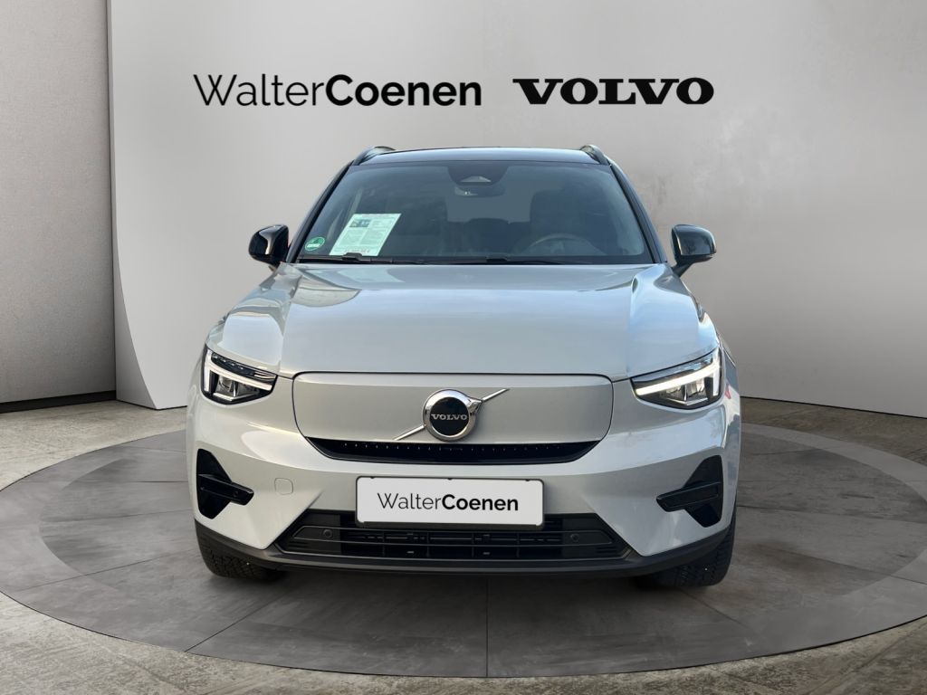 Volvo EX40 2025