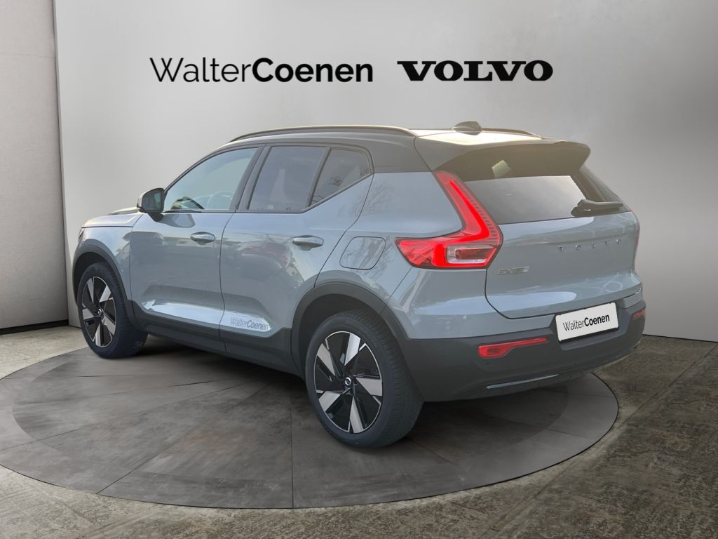 Volvo EX40 2025