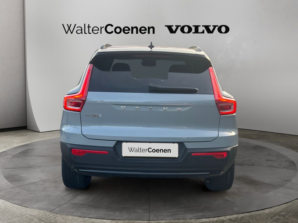 Volvo EX40 2025