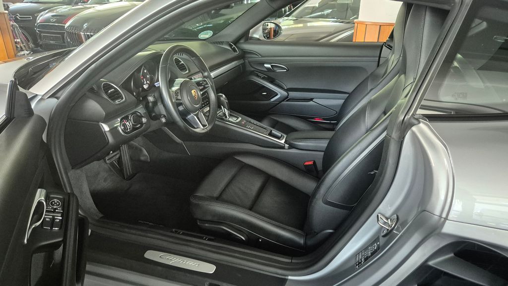 Porsche Cayman 2019