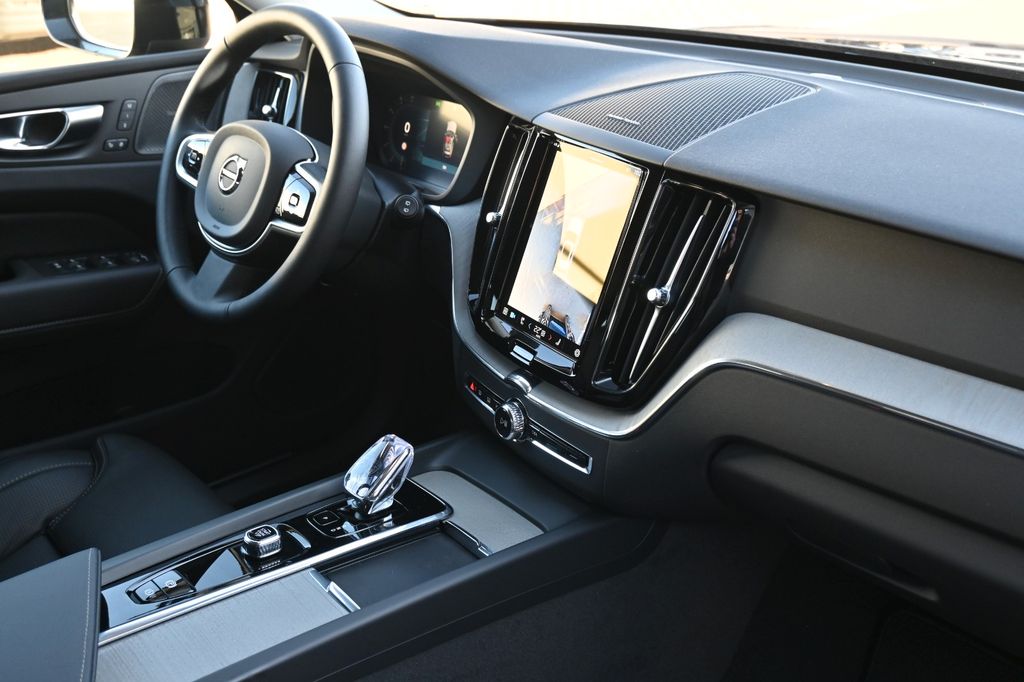 Volvo XC60 2025