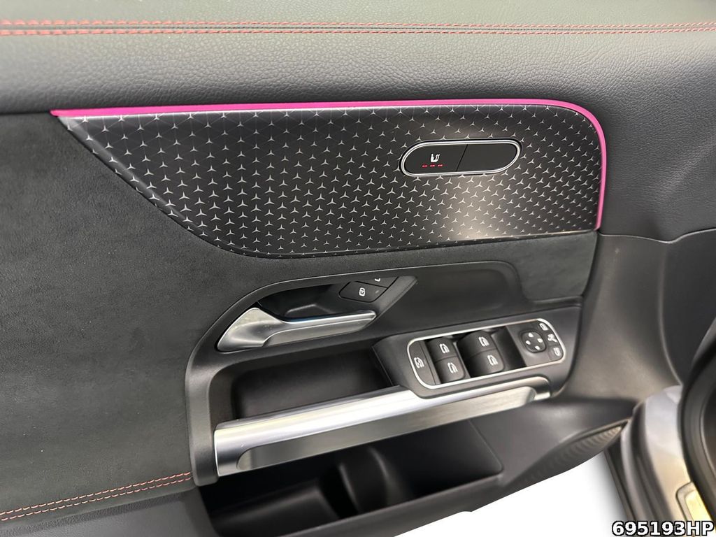 Mercedes-Benz EQB 2024