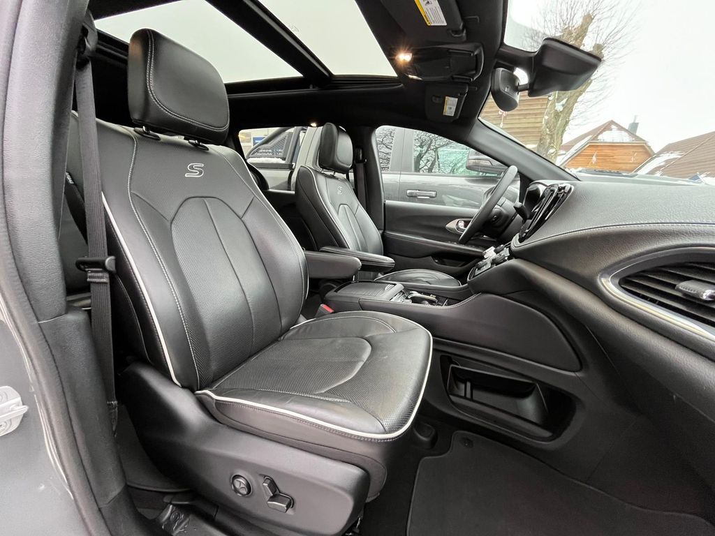 Chrysler Pacifica 2023