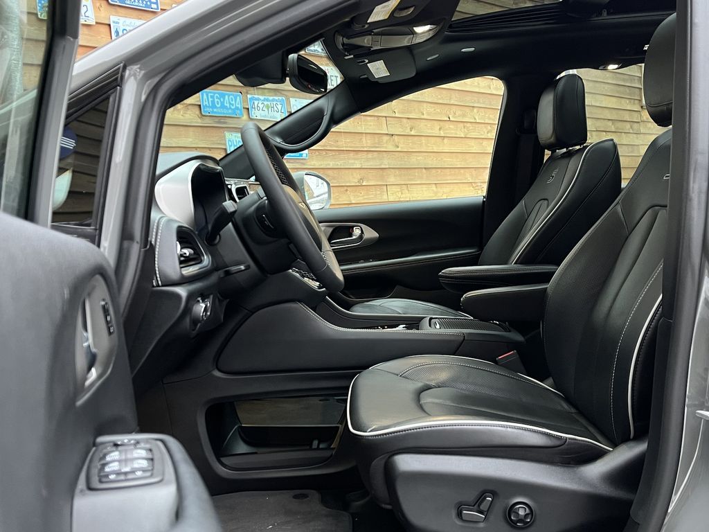 Chrysler Pacifica 2023