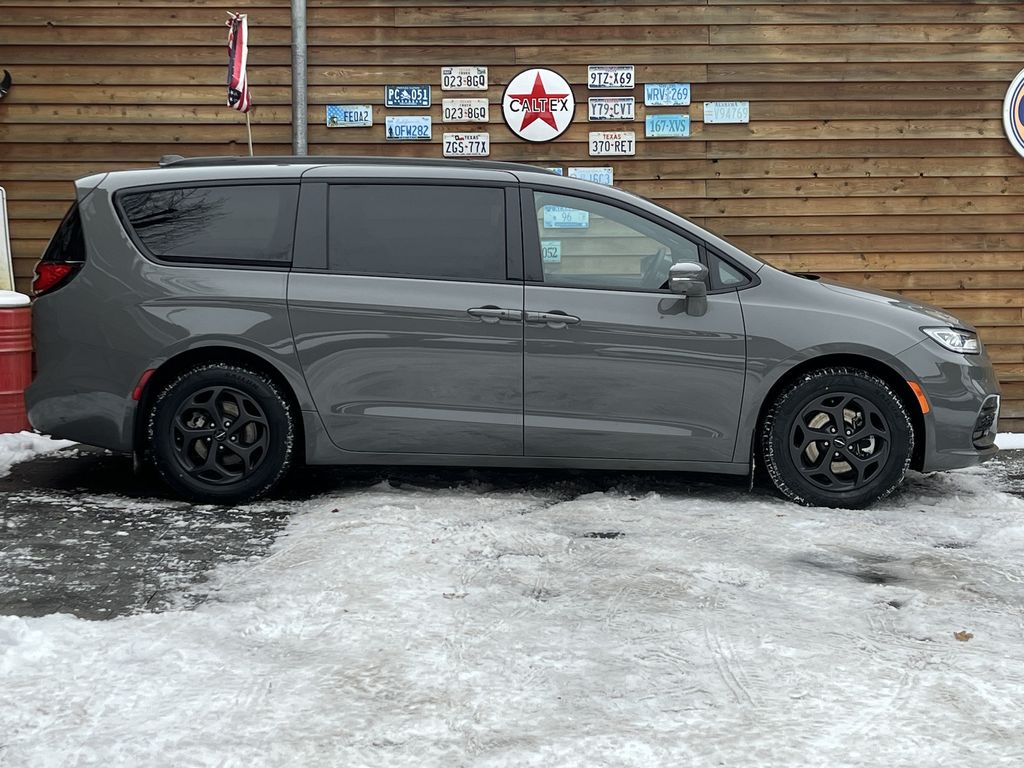 Chrysler Pacifica 2023