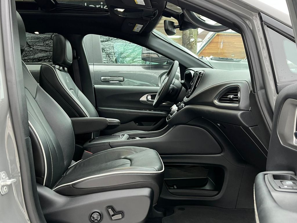 Chrysler Pacifica 2023