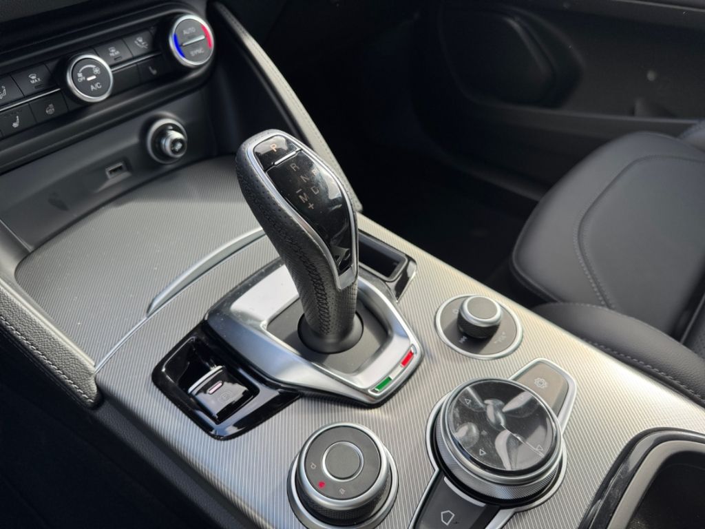 Alfa Romeo Stelvio 2025