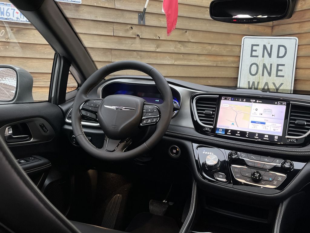 Chrysler Pacifica 2023