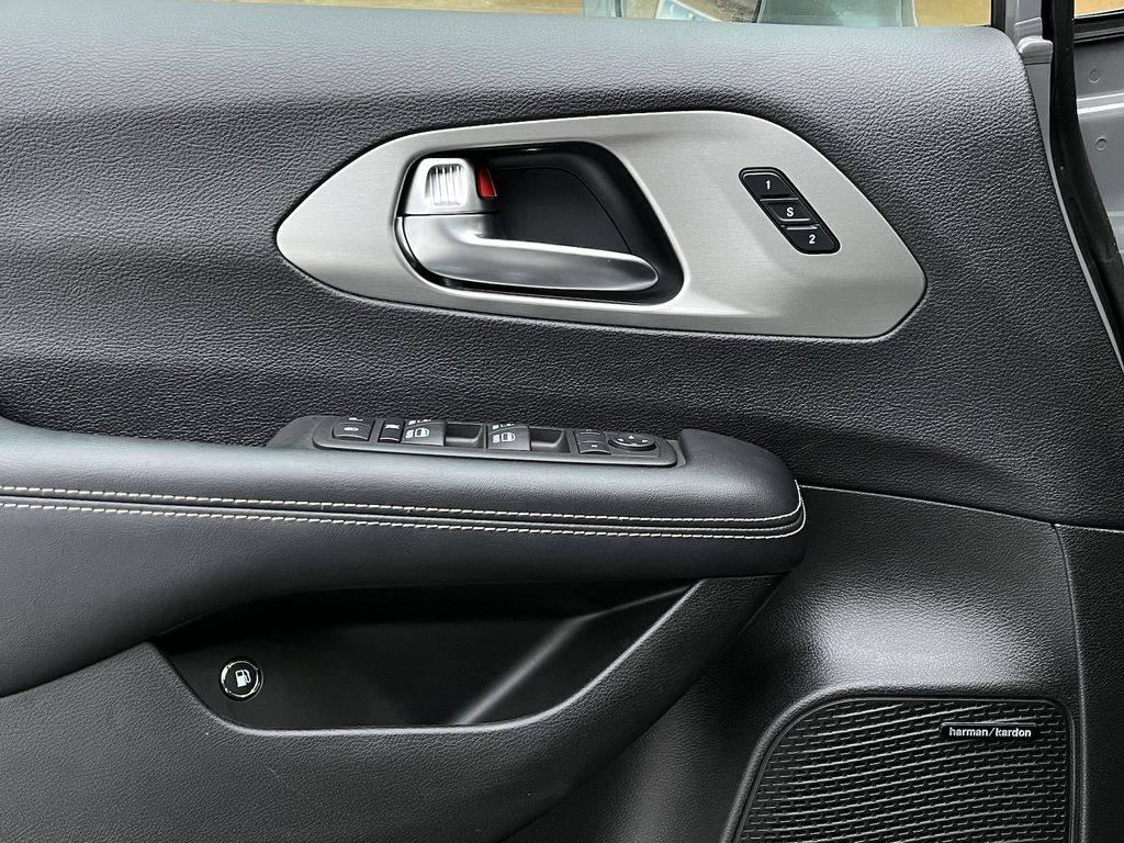 Chrysler Pacifica 2023