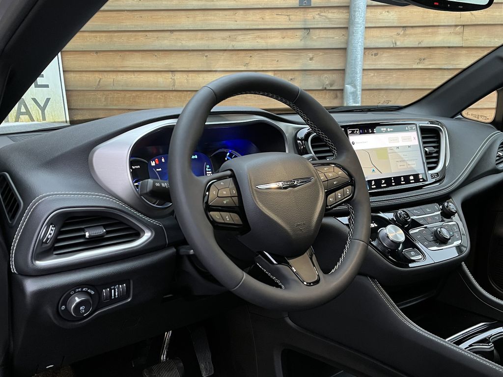 Chrysler Pacifica 2023