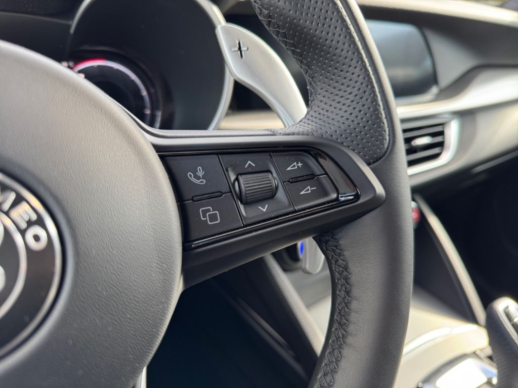 Alfa Romeo Stelvio 2025