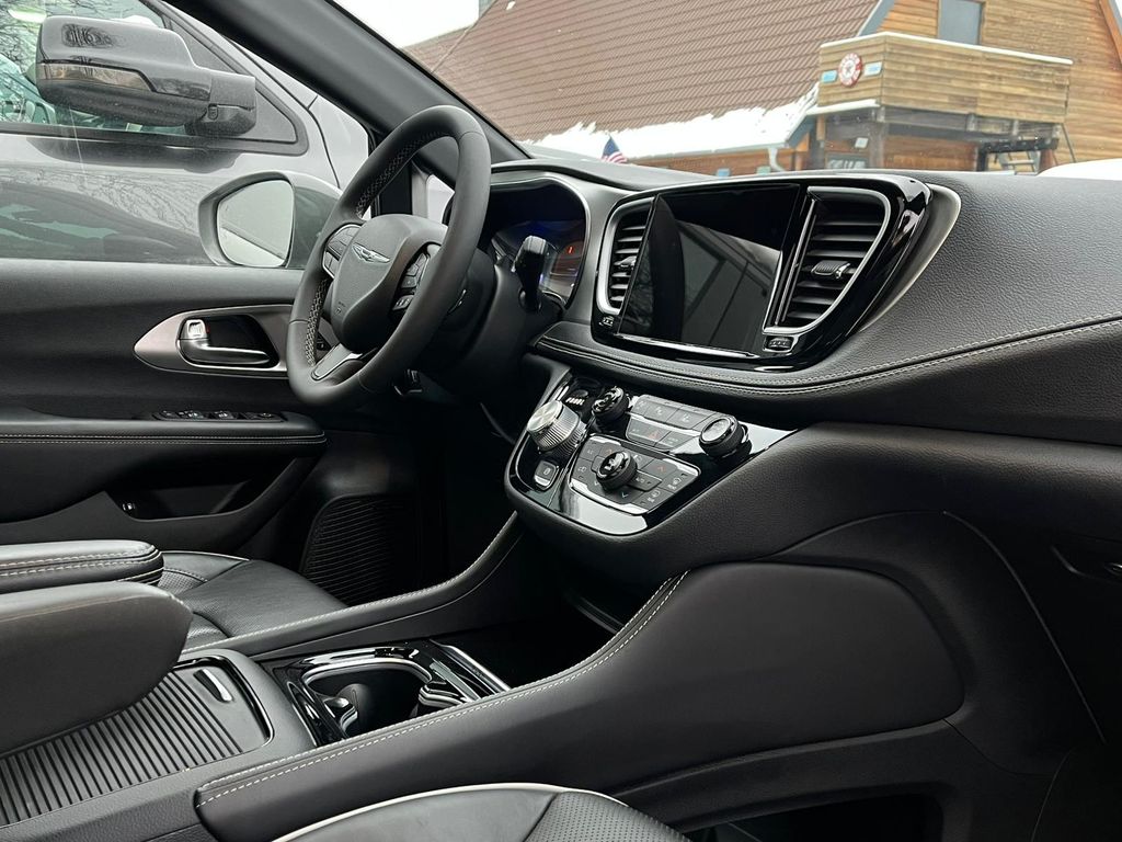 Chrysler Pacifica 2023