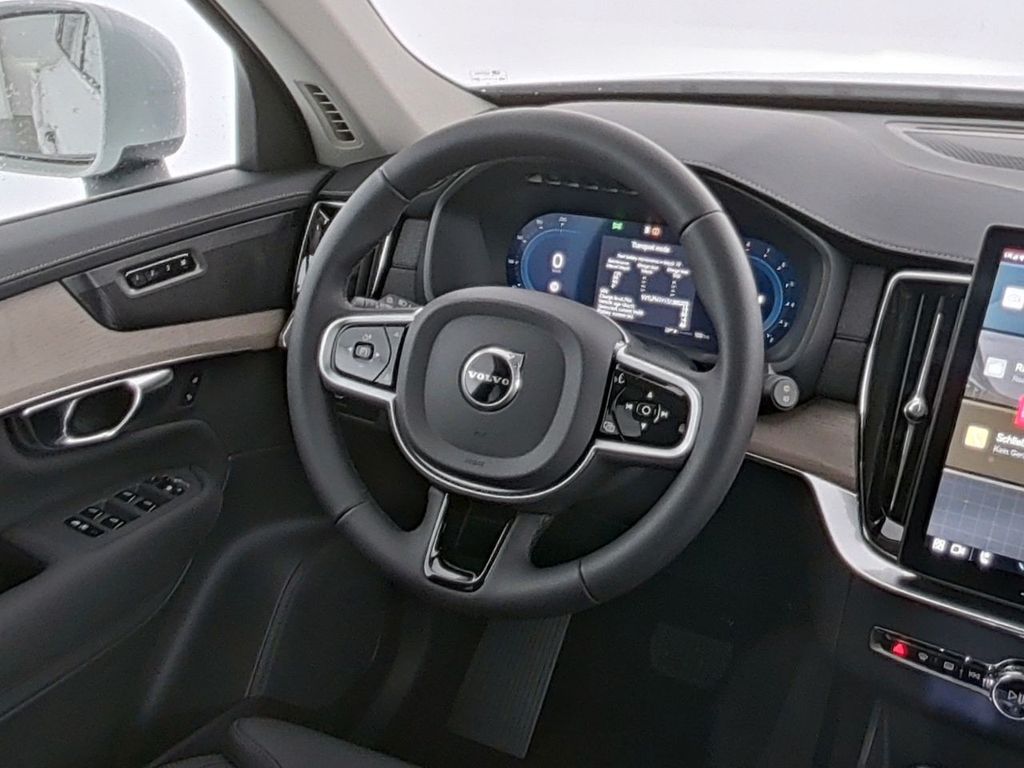 Volvo XC90 2025