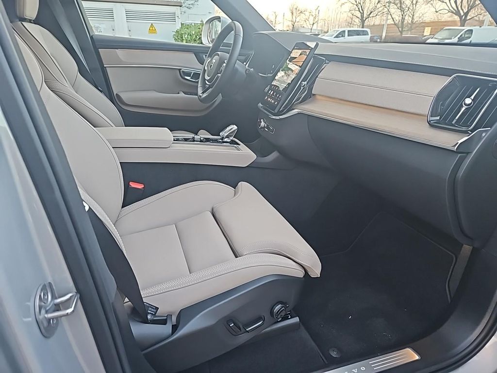 Volvo XC90 2025