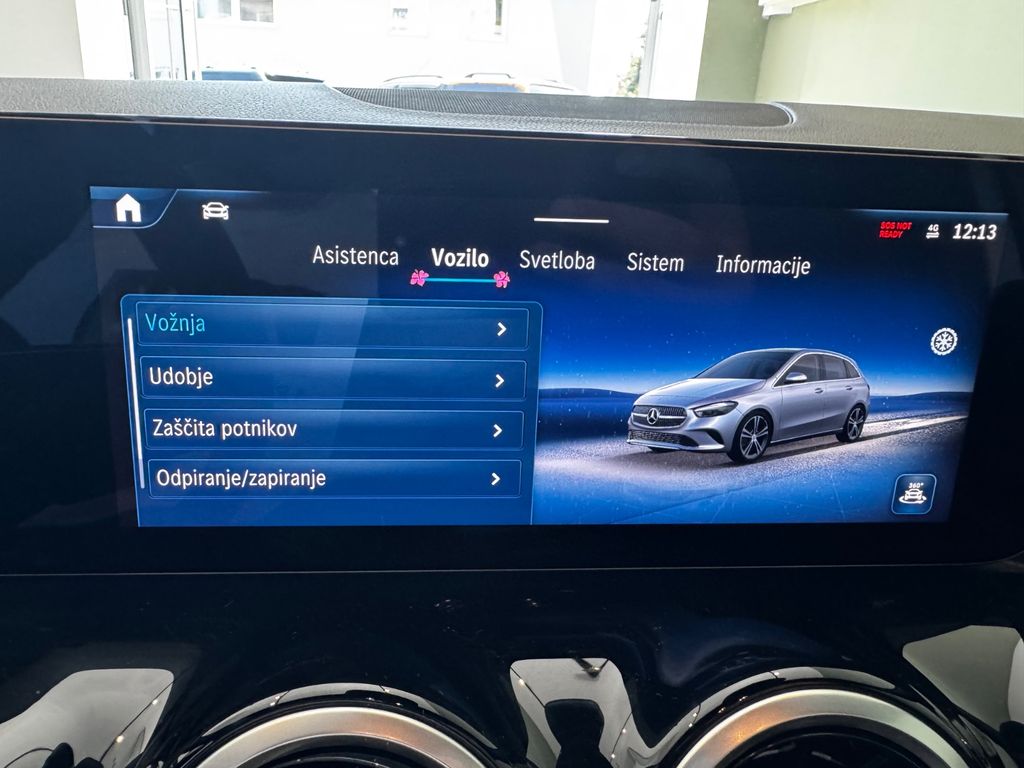 Mercedes-Benz B 220 2024