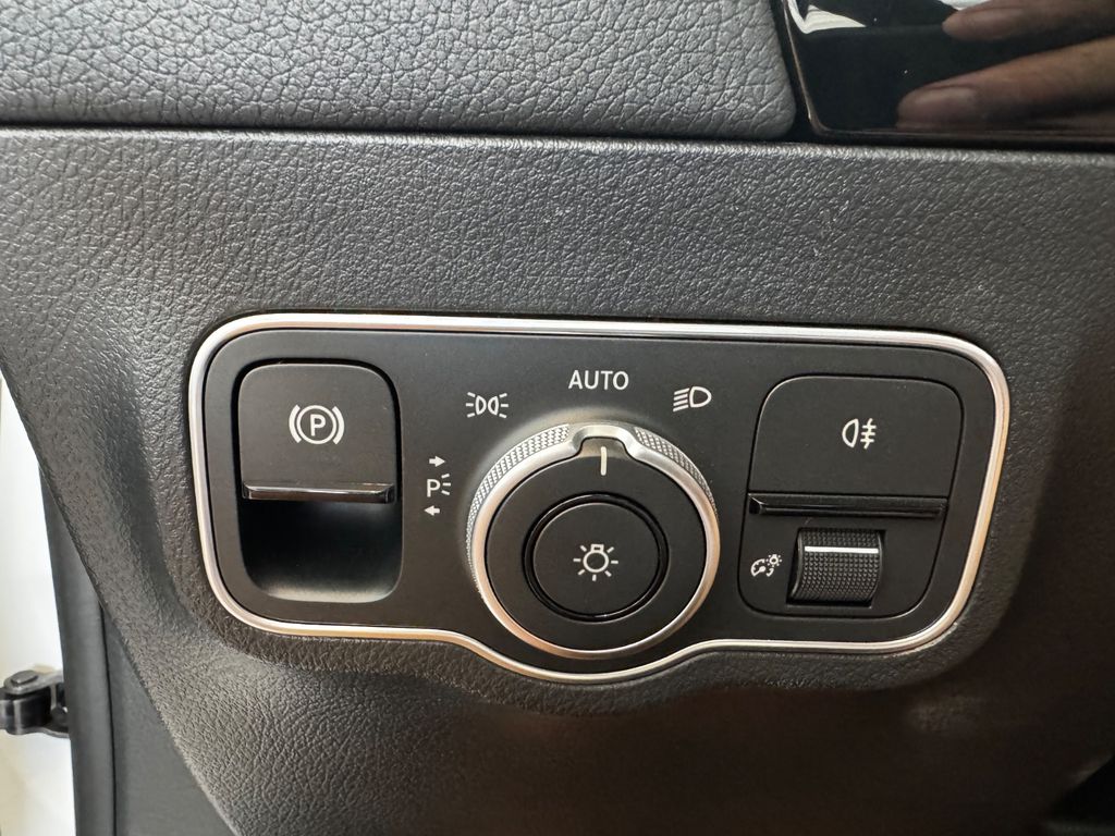 Mercedes-Benz B 220 2024