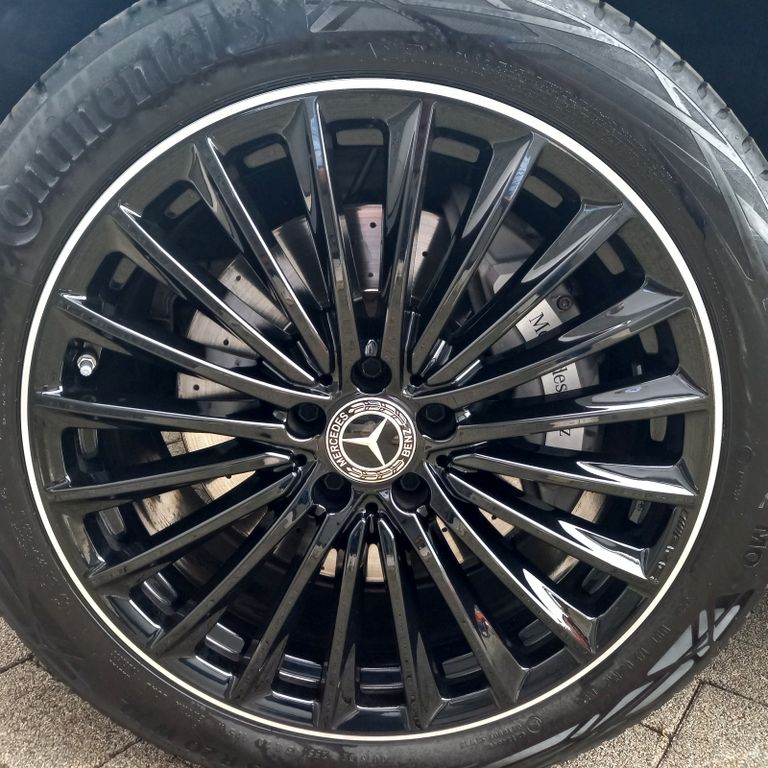 Mercedes-Benz GLC 300 2023