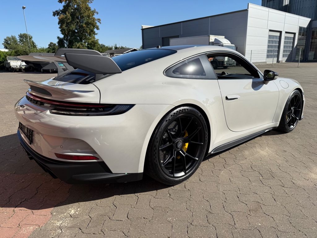 Porsche 992 2025
