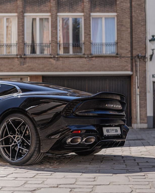 Aston Martin Vanquish 2025