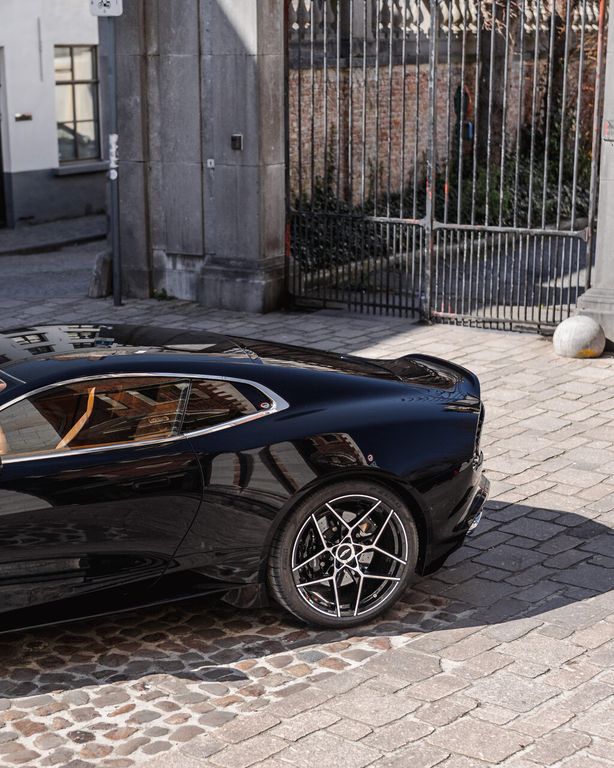 Aston Martin Vanquish 2025