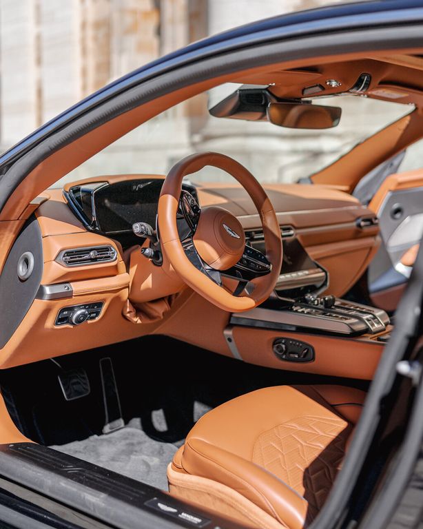 Aston Martin Vanquish 2025