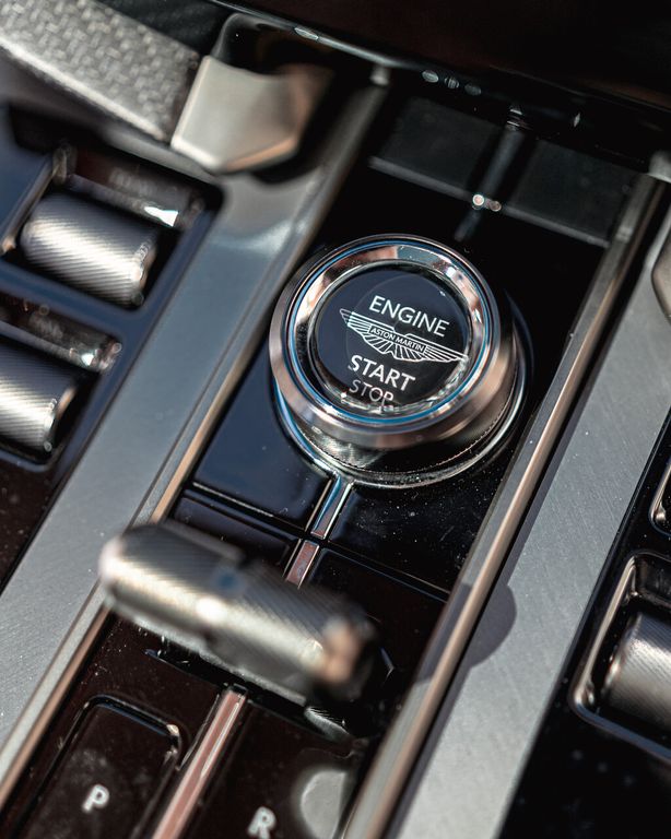 Aston Martin Vanquish 2025