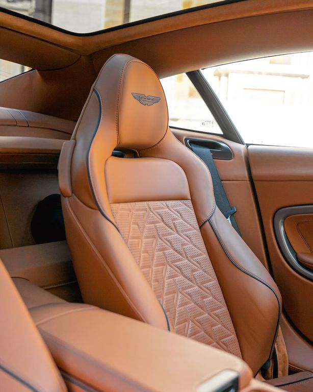 Aston Martin Vanquish 2025