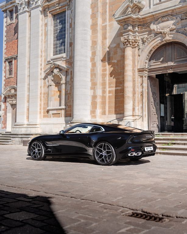 Aston Martin Vanquish 2025