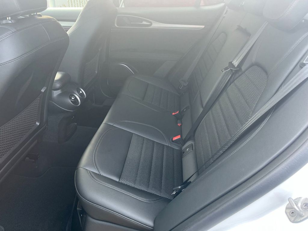 Alfa Romeo Stelvio 2021